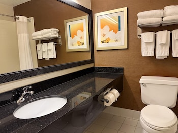 Standard Room, 1 Queen Bed, Non Smoking, Refrigerator & Microwave