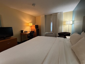 Standard Room, 1 King Bed, Accessible, Refrigerator & Microwave