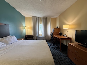 Standard Room, 1 King Bed, Non Smoking, Refrigerator & Microwave (with Sofabed)