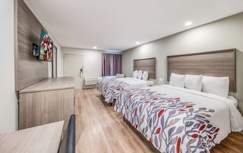 Deluxe Room, 2 Queen Beds, Smoking