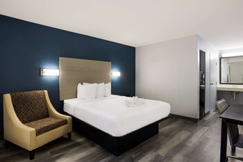 Room, 1 Queen Bed, Accessible, Non Smoking (Accessible Tub)