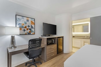 Standard Room, 1 King Bed, Non Smoking, Refrigerator & Microwave