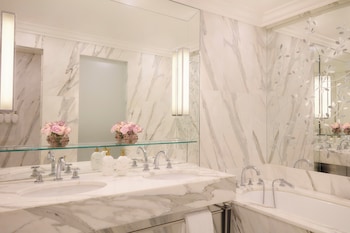 Prestige Suite - Avenue Montaigne View