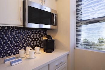 Room, 1 King Bed, Beach View