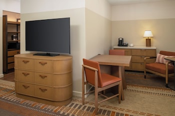 Junior Suite, 1 King Bed with Sofa bed, Resort View