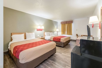 Standard Room, 2 Queen Beds, Non Smoking