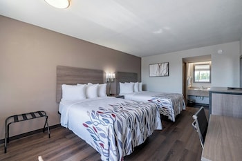 Deluxe Room, 2 Double Beds, Accessible (Smoke Free)