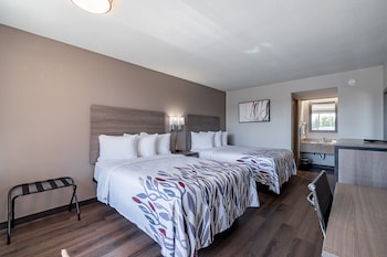 Deluxe Room, 2 Double Beds, Accessible (Smoke Free)