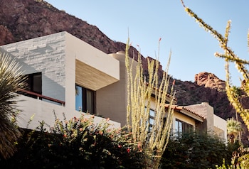 Room, 1 King Bed (Camelback Casita)