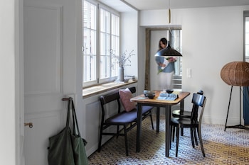 Historic 3 Bedroom Apartment with private Patio