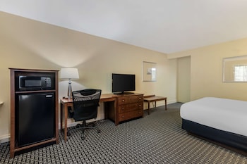 Standard Room, 1 King Bed, Accessible, Non Smoking