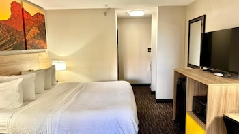 Standard Room, 1 King Bed