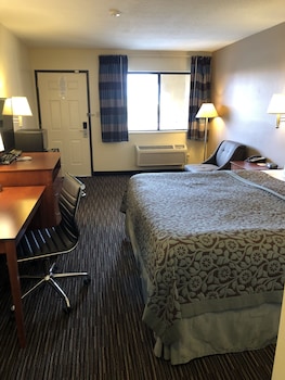 Standard Room, 1 King Bed