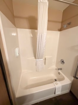 Standard Room, 2 Queen Beds, Non Smoking, Mountain View