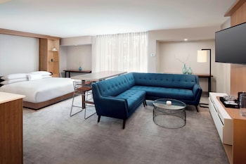 Suite, 1 King Bed, Ground Floor