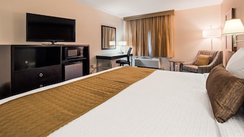Standard Room, 1 King Bed, Non Smoking, Refrigerator & Microwave