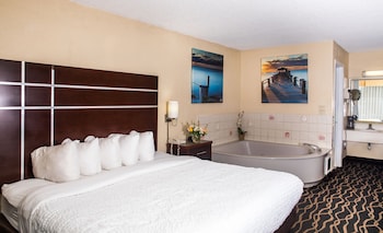 Superior Suite, 1 King Bed, Non Smoking, Jetted Tub