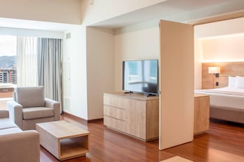 Room, 1 King Bed, Non Smoking (Upgrade)