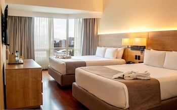 Executive Suite, 2 Queen Beds (with Sofa Bed)