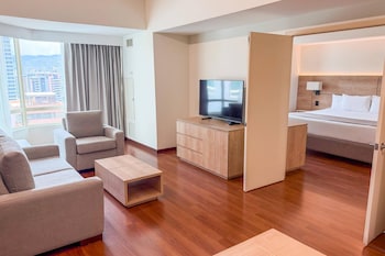 Room, 1 King Bed, Non Smoking (Upgrade)