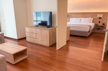 Room, 1 King Bed, Non Smoking (Upgrade)