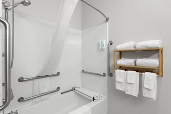 Room, 2 Queen Beds, Accessible, Non Smoking (Accessible Tub)