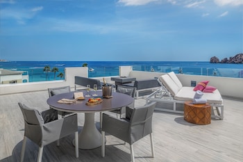Beyond ME+ Suite with Hot Tub and Terrace