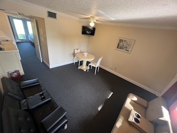 Suite, 1 King Bed