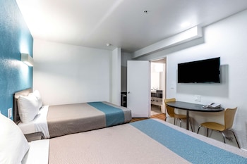 Deluxe Room, 2 Queen Beds, Non Smoking, Refrigerator & Microwave