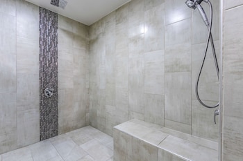 Deluxe Suite, 1 Queen Bed, Non Smoking, Refrigerator & Microwave