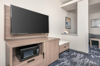 Studio Suite, 1 King Bed (Hearing Accessible)