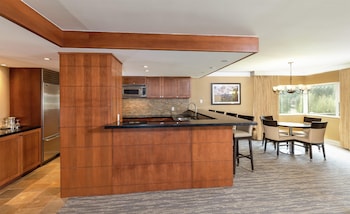 Suite, 2 Bedrooms (The Mountain Suite, 2 King Beds)