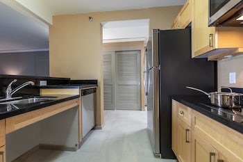 Premier Studio, 1 King Bed with Sofa bed, Accessible
