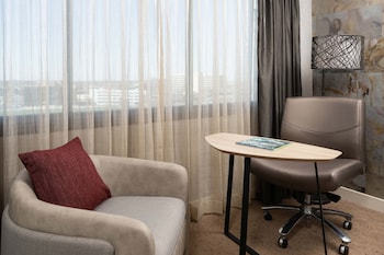 Room, 1 King Bed (Mobility/Hearing Accessible, Tub)