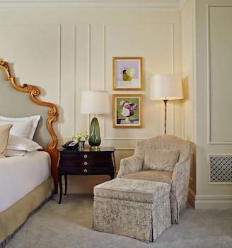 Suite, 1 King Bed with Sofa bed, Accessible (Pulitzer Fifth Ave - ADA)