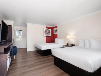 Room, 2 Queen Beds, Non Smoking (Dog Friendly)