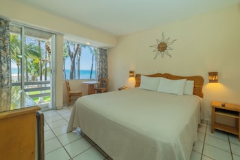 Standard Room, 1 King Bed, Partial Ocean View