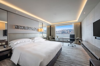 Classic Room, 1 King Bed (Victoria Harbour View)