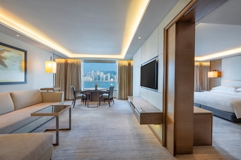 Suite, 1 King Bed (Victoria Harbour View)