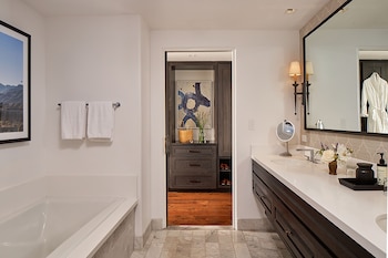 PASEO SUITE - KING BED