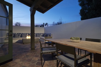 PASEO VILLA - KING BED