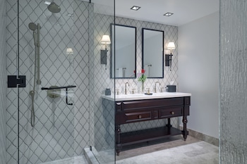 FIREPLACE SUITE - KING BED