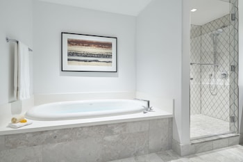 FIREPLACE LUXURY SUITE - KING BED