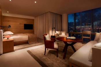 Deluxe Room, 1 King Bed, City View