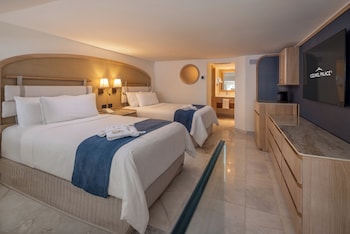Superior Loft Suite - Kids & Teens Stay Free