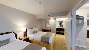 Signature Suite, Multiple Beds, Kitchen
