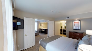 Deluxe Suite, 2 Bedrooms, Kitchen