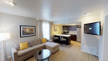 Signature Suite, 1 King Bed with Sofa bed, Accessible, Kitchen