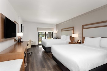 Deluxe Room, 2 Double Beds, Non Smoking, Pool View