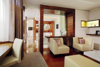 Suite, 1 King Bed, Corner